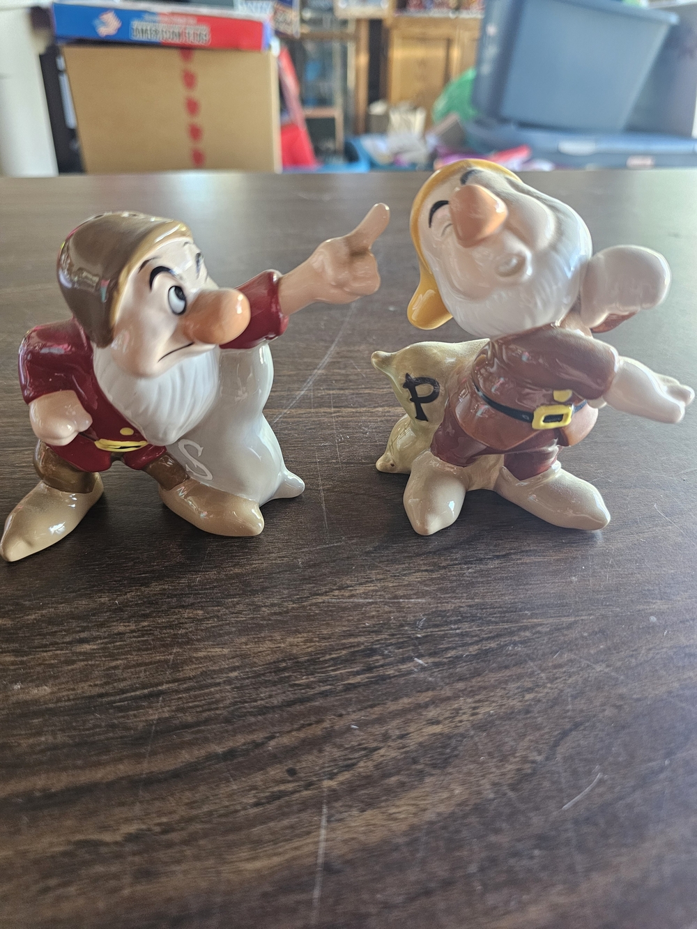 Classic‎ Ceramic Dwarf Figurine Set - Brown & Red Home Accent❤️❤️